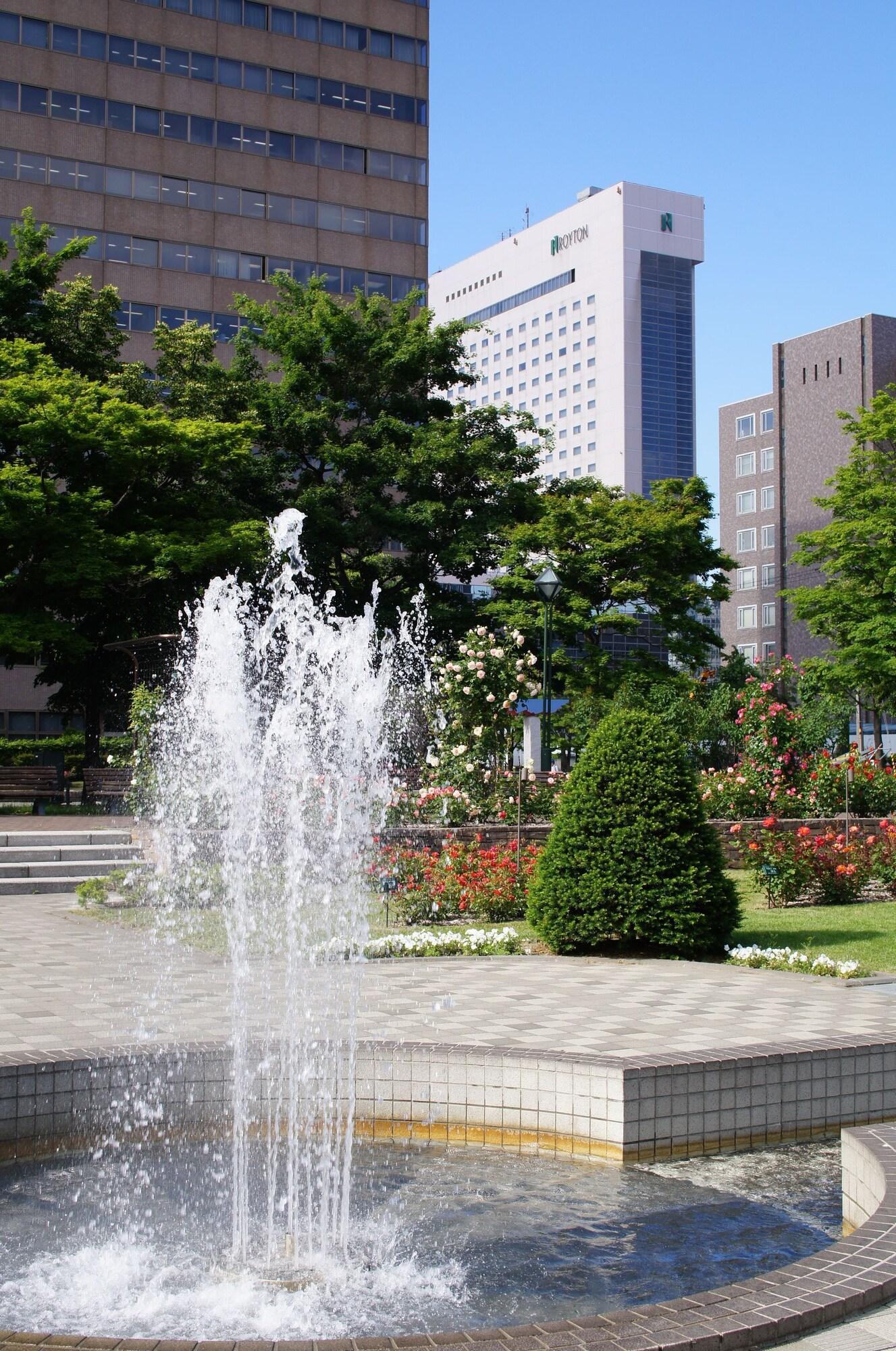 Royton Sapporo Hotel Экстерьер фото Fountain at the station