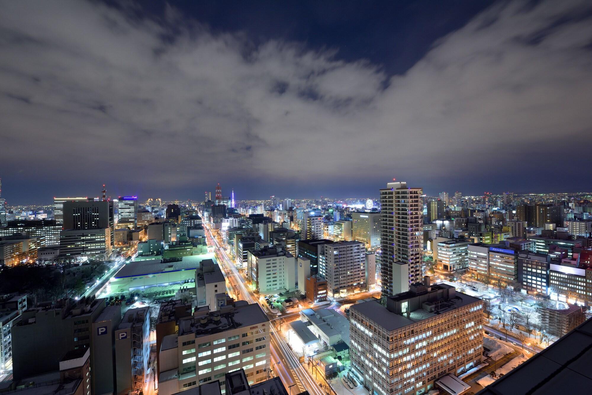 Royton Sapporo Hotel Экстерьер фото View of the city at night